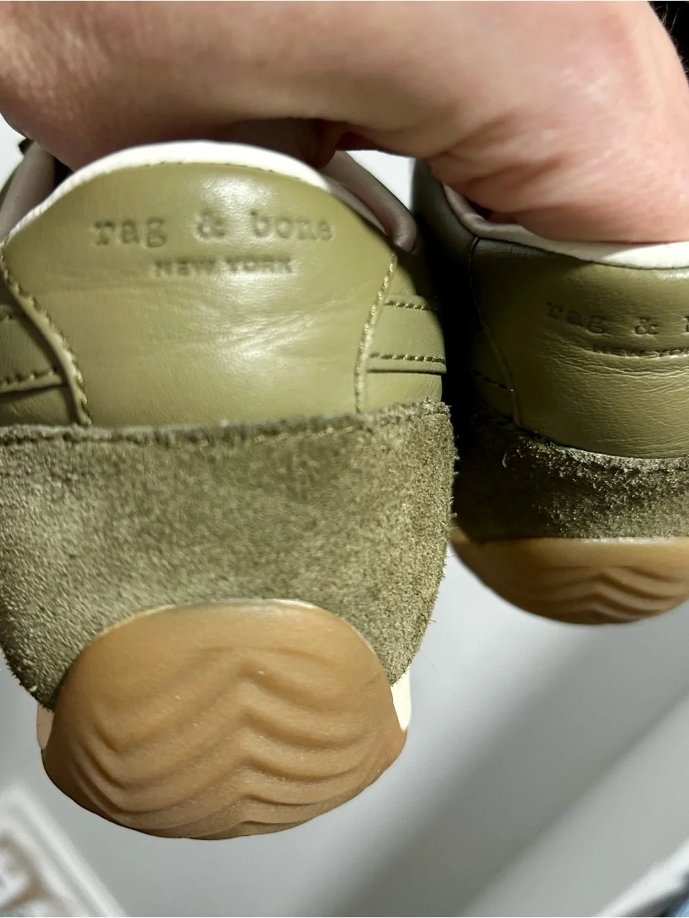 Rag & Bone Retro Runner Slim Sneaker Olive. 40